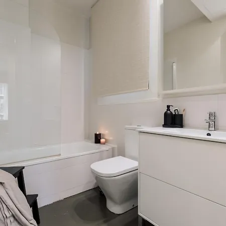 Warhol - 2 Bedrooms And Balcony In Sant Gervasy Apartment *